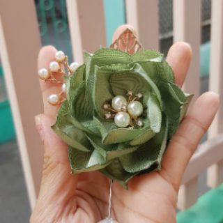Cài áo hoa xanh