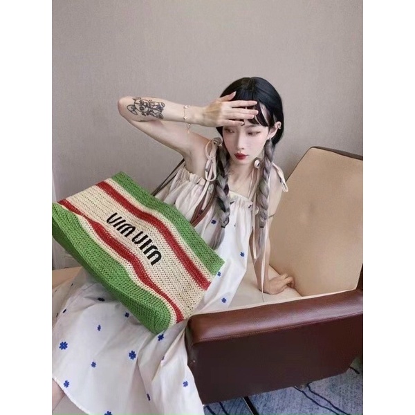 Túi Cói Miu Miu trẻ trung