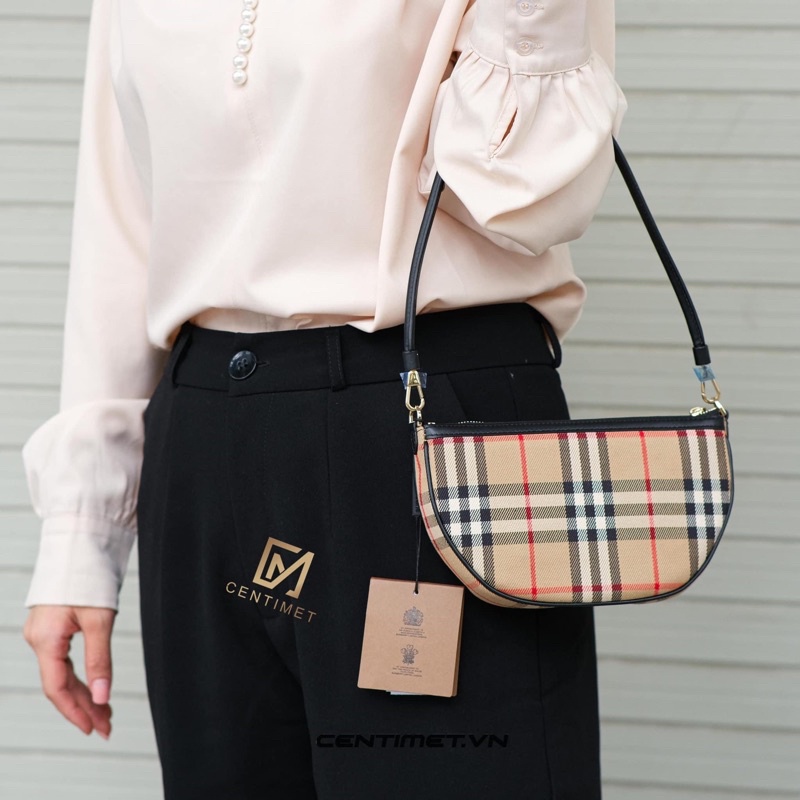 Túi Kẻ Burberry kẹp nách olympia dáng bầu fullbox nguyên seal