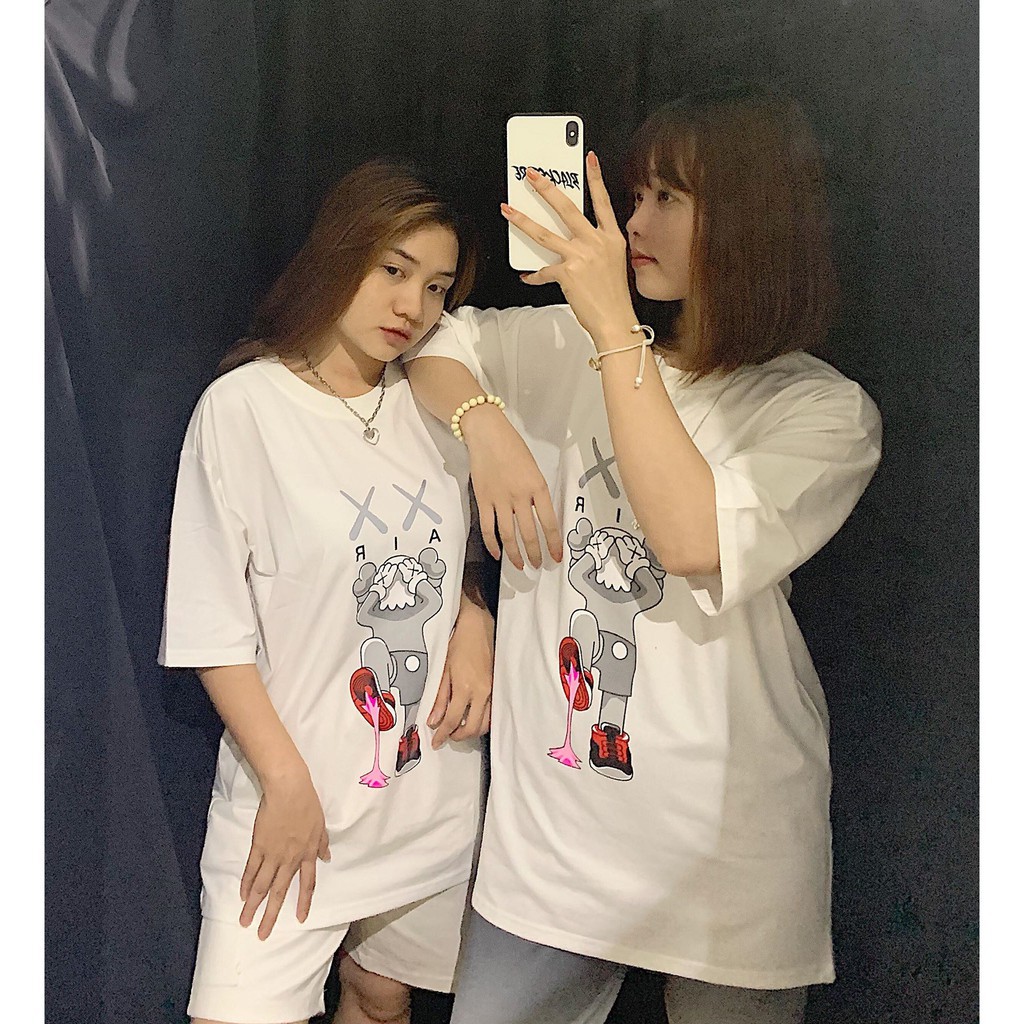 Áo thun KAWS phản quang unisex tay lỡ form rộng oversize | Tỉnh Lộ 10 | BigBuy360 - bigbuy360.vn