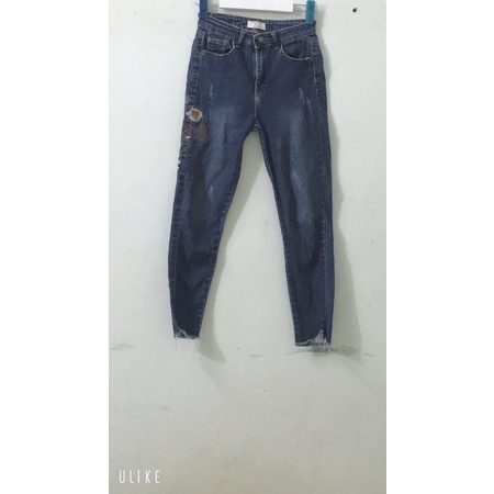 Quần jean thêu hoa. A06