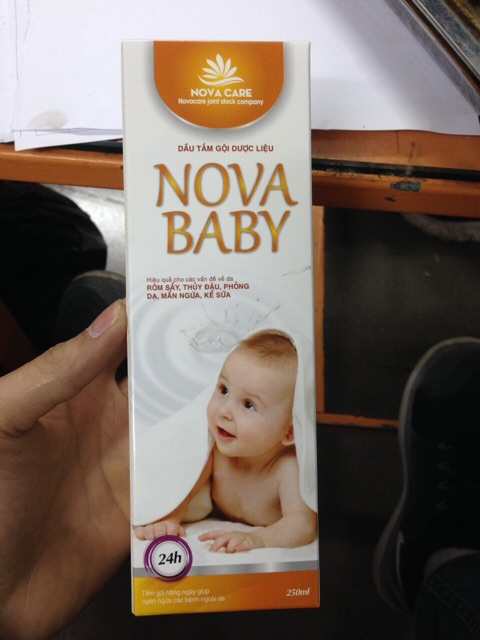 Dầu tắm gội cho bé Nova Baby ( phòng ngừa rôm sẩy, thủy đậu )