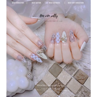 Cham gắn móng nail