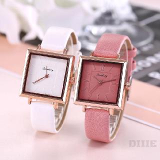 Đồng Hồ Quartz Mặt Vuông Với Dây Đeo Da 526
