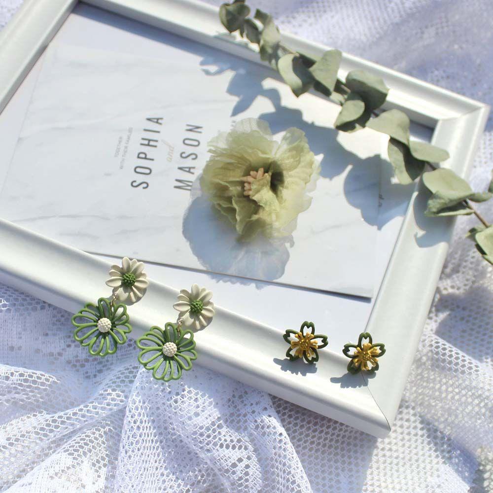 Khuyên Tai Hình Hoa Cúc Màu Xanh Lá Phong Cách Hàn Quốc Thời Trang Cho Nữ