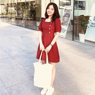 Đầm bi đỏ cổ vuông nút dừa (kèm hình thật)