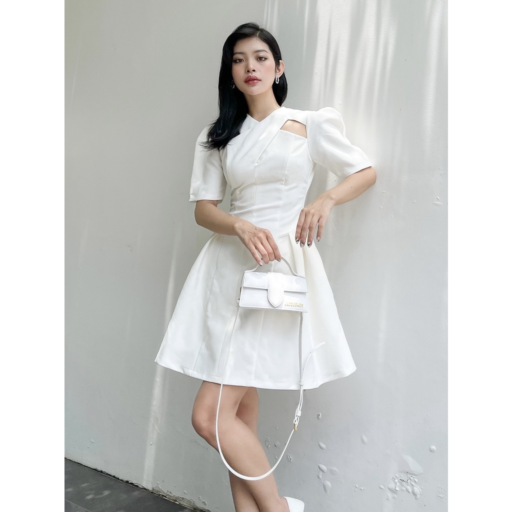 Đầm Cut-Out Ngực Dáng Xòe Màu Trắng - HOO DESIGN