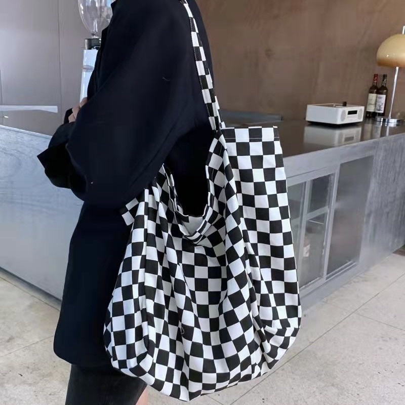 Túi tote vải canvas dáng rộng hoạ tiết sọc caro màu đen trắng unisex cho nam nữ phong cách Ulzzang