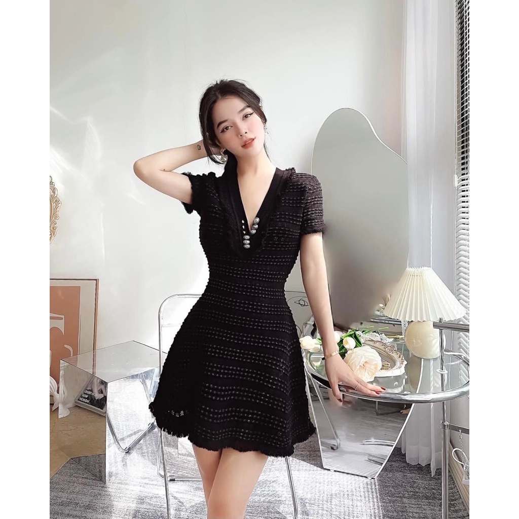 Váy len dệt khuy ngực