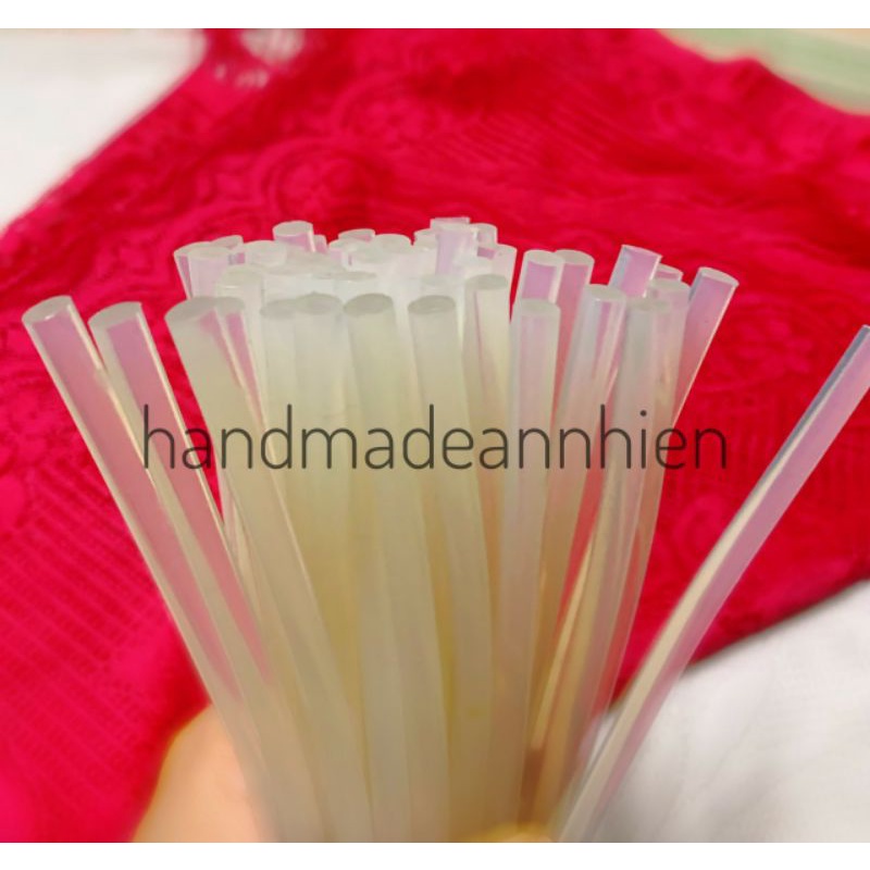 1 cây keo nến nhỏ 26.5 x 0.7cm / Keo silicon