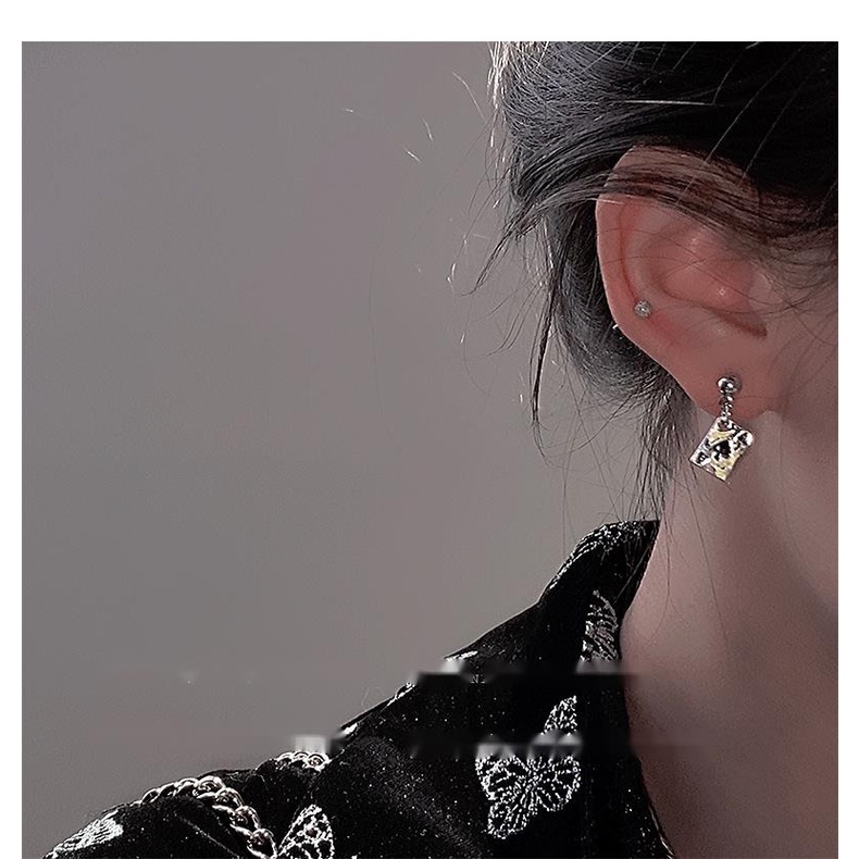 Sáu Bộ Khuyên Tai Hàn Quốc Thiết Kế Mới Ngọt Ngào Cá Tính