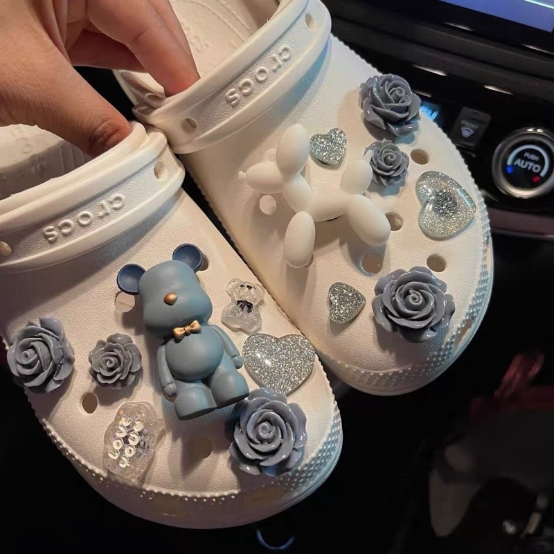 SỤC CROCS KÈM NHIỀU MẪU STICKER XINH SỈU- kèm ảnh shop tư chụp