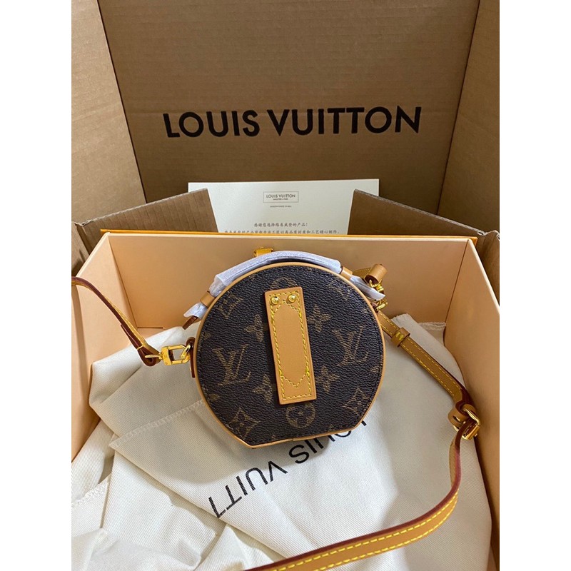 túi xách tay mini dáng hộp tròn da in logo có dây đeo chéo louis vuitton LV