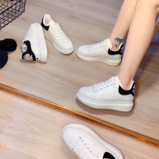 Giày nữ,giày sneaker Mc Q gót hoa cúc