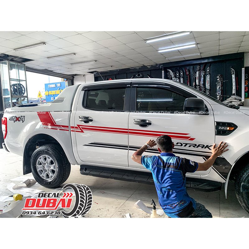 Tem dán Sườn Xe Bán Tải Ford Wildtrak Thể Thao Đỏ Đen