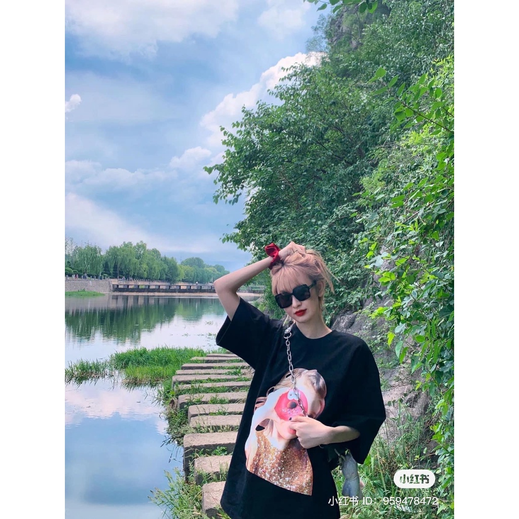 (TQXK 1:1) Áo thun ADLV in hình baby face bé cầm bánh TQXK 1:1 chuẩn full-tag-mac-codee Size: 1 2 Sắc nét