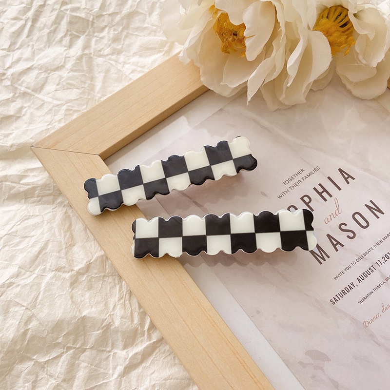 Kẹp Tóc Mỏ Vịt Một Bên Họa Tiết Caro Trắng Đen Không Đường May Cho Nữ