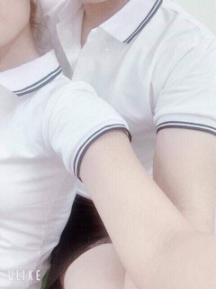 Áo đôi phông trắng cổ đức