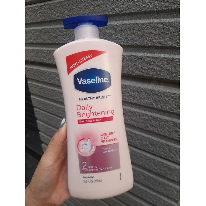 Sữa dưỡng thể trắng da Vaseline Daily Brightening 725ml (bản Mỹ)