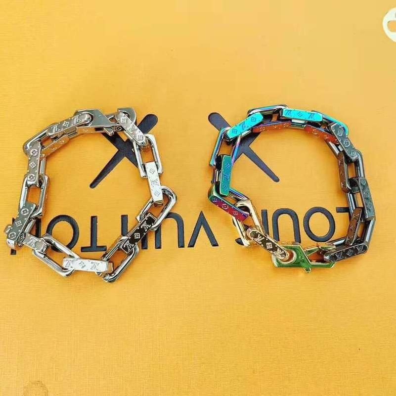 Vòng đeo tay kiểu dáng thời trang cá tính | BigBuy360 - bigbuy360.vn