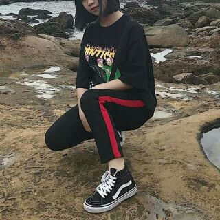 HOT TRENDY - QUẦN 1 LINE ĐEN ĐỎ