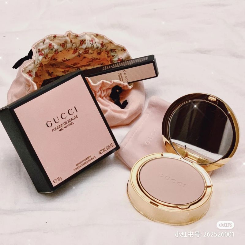 Phấn nén Gucci pouder de beaute Mat Naturel