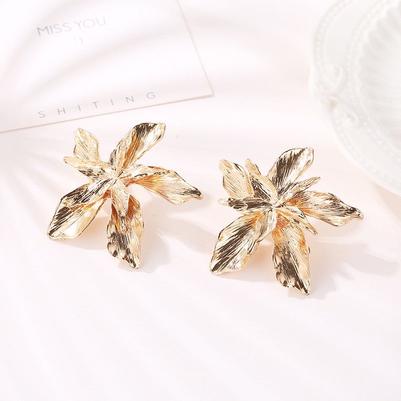 Bông tai kim loại hình bông hoa đơn giản xinh xắn