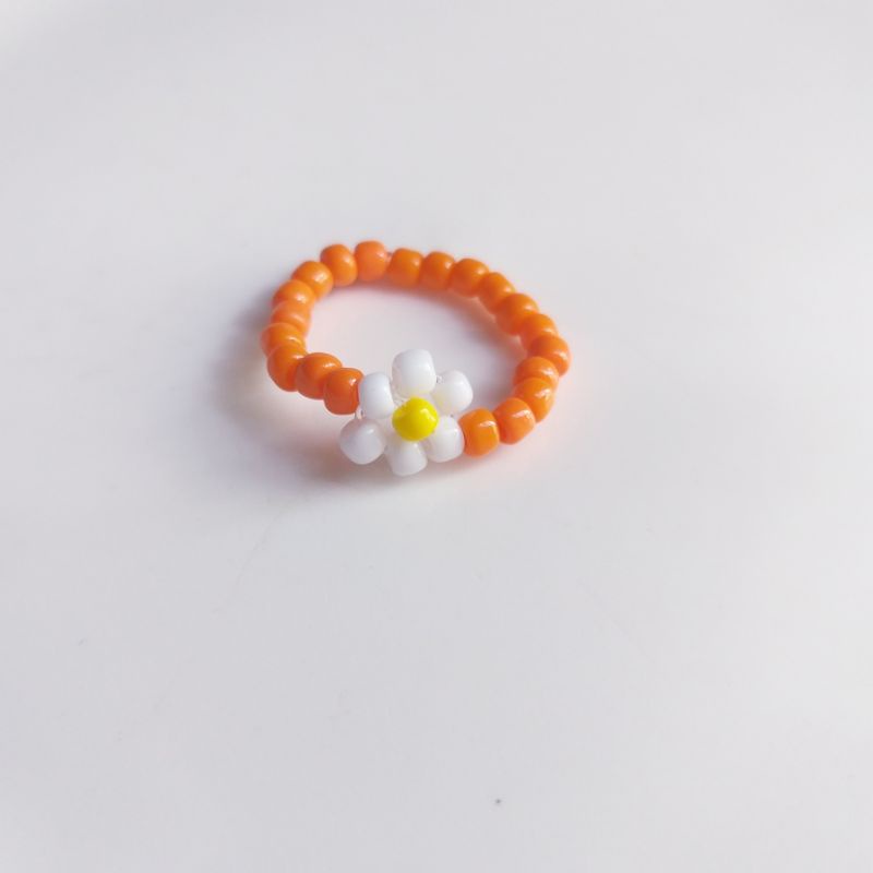 Nhẫn hạt cườm hình bông hoa