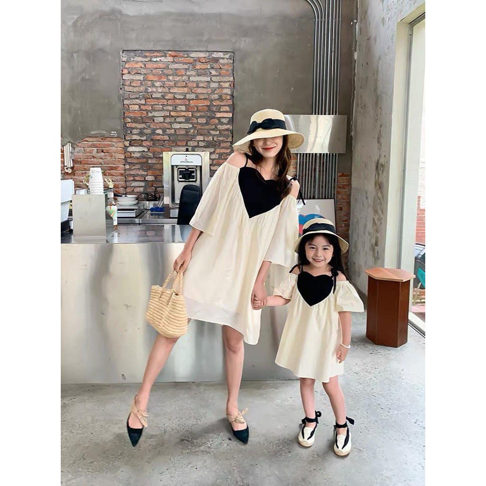 Set váy đôi mẹ và bé hình tim hở vai