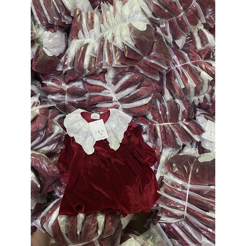 VÁY NHUNG ĐO CỔ REN TRẮNG CHO BÉ