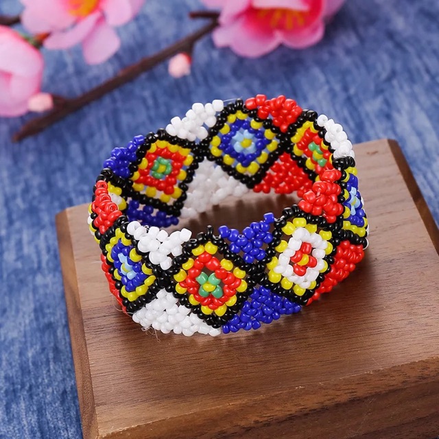 Vòng tay dân tộc