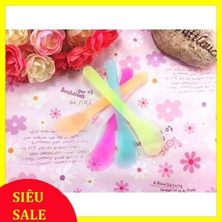 Thìa nhựa trộn mặt nạ