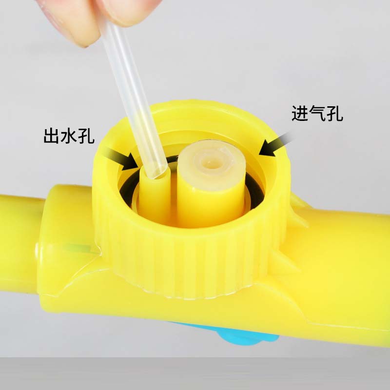 VÒI TƯỚI CÂY GẮN ĐẦU BÌNH NƯỚC TIỆN LỢI