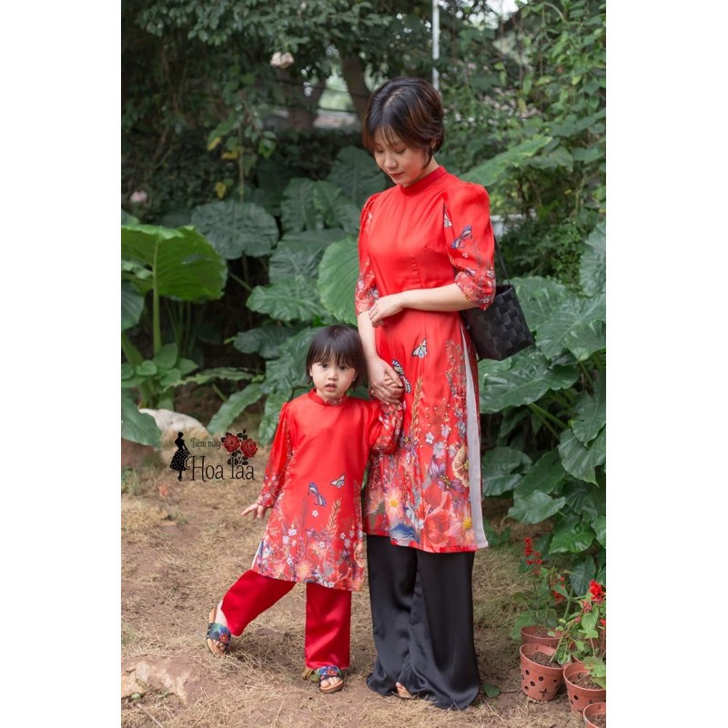 Áo dài cách tân đỏ hoa