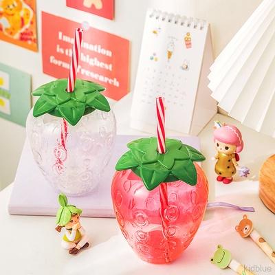 Bình Nước Nhựa Họa Tiết Trái Dâu Hoạt Hình Dễ Thương