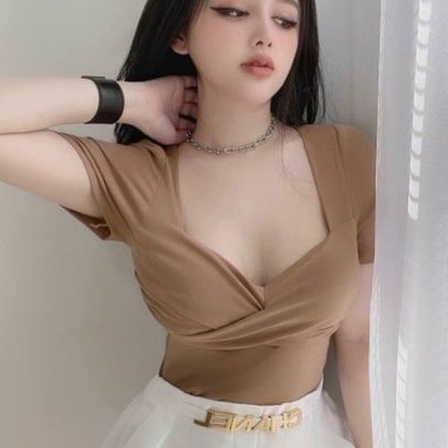Áo thun xoắn ngực ôm chéo tv2 xinh xẻo