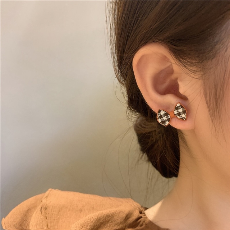 Bông Tai Hình Hoa Cúc Nhỏ Dễ Thương Phong Cách Hàn Quốc Cho Nữ