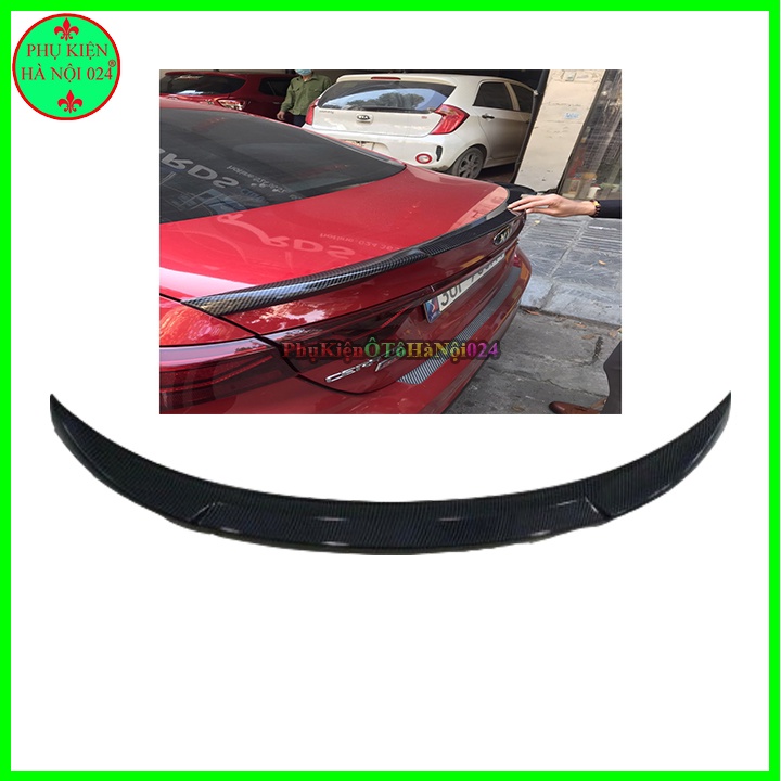 Đuôi gió sau xe liền cốp cerato 2019-2021 vân cacbon
