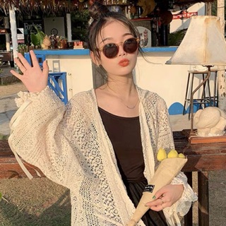 Áo khoác ren đi biển