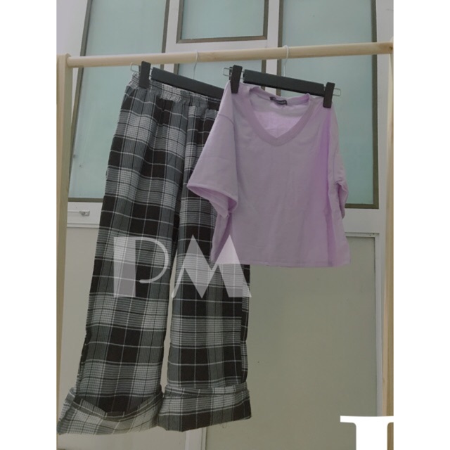 Sét áo Croptop cổ tim +quần kẻ xuông