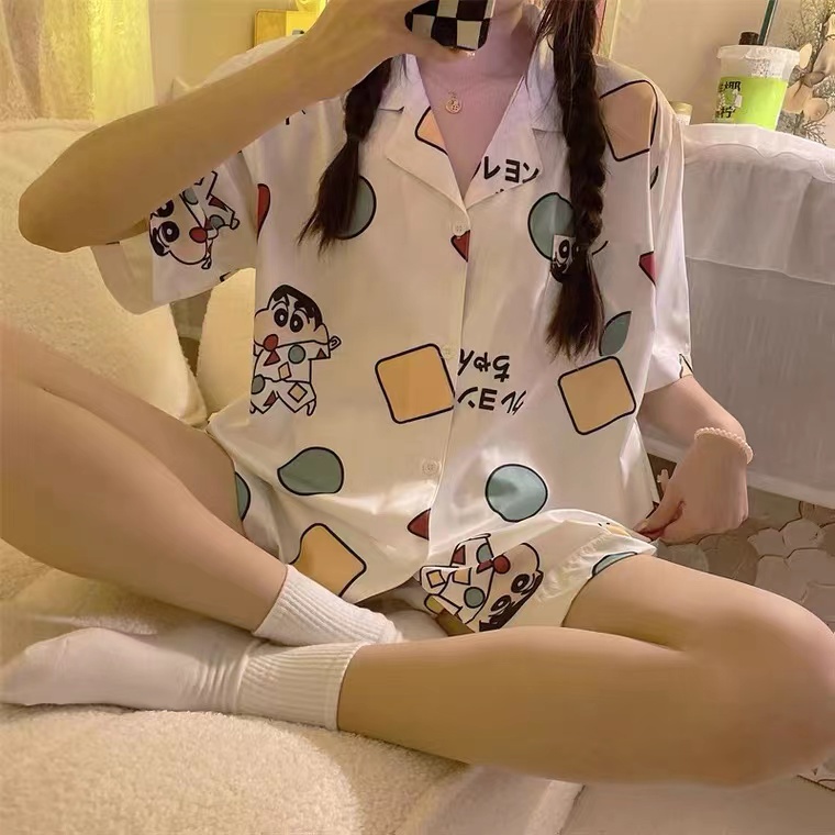 Bộ đồ ngủ tay ngắn phối quần đùi in hoạt hình cậu bé bút chì Shin-Chan dễ thương thời trang mùa hè mặc nhà cho nữ