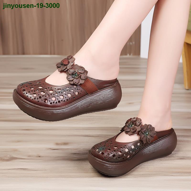 Dép Sandal Bằng Da Đế Dày Mềm Mại Họa Tiết Hoa Rỗng Thời Trang Mùa Hè Cho Nữ 2021