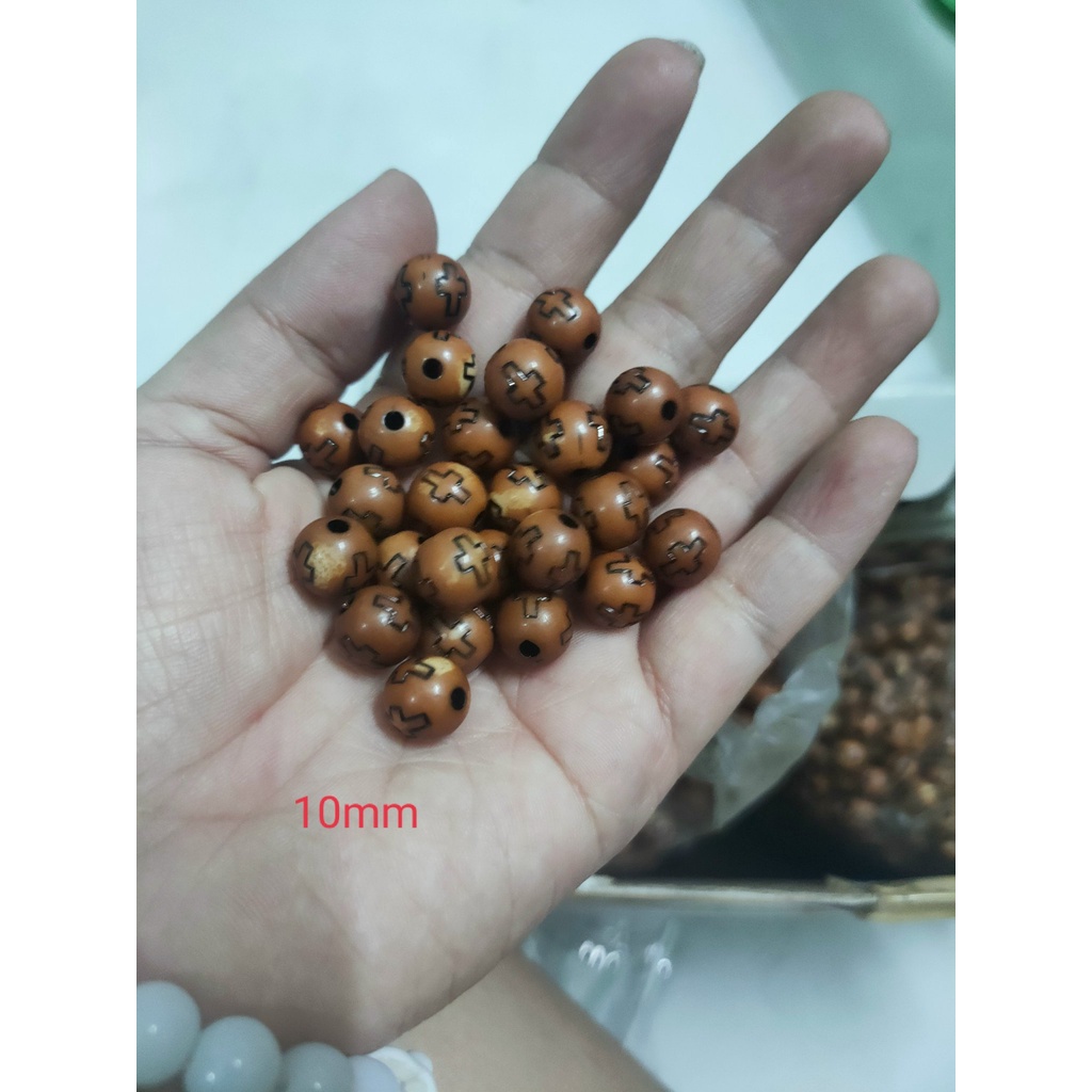 10gam hạt nhựa tròn khắc thánh giá, thập giá làm vòng mân côi màu nâu gỗ 8/10mm