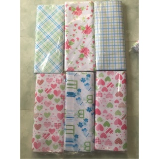 100 tờ giấy bọc quà đẹp.kích thước 50x50 giao hình ngẫu nhiên