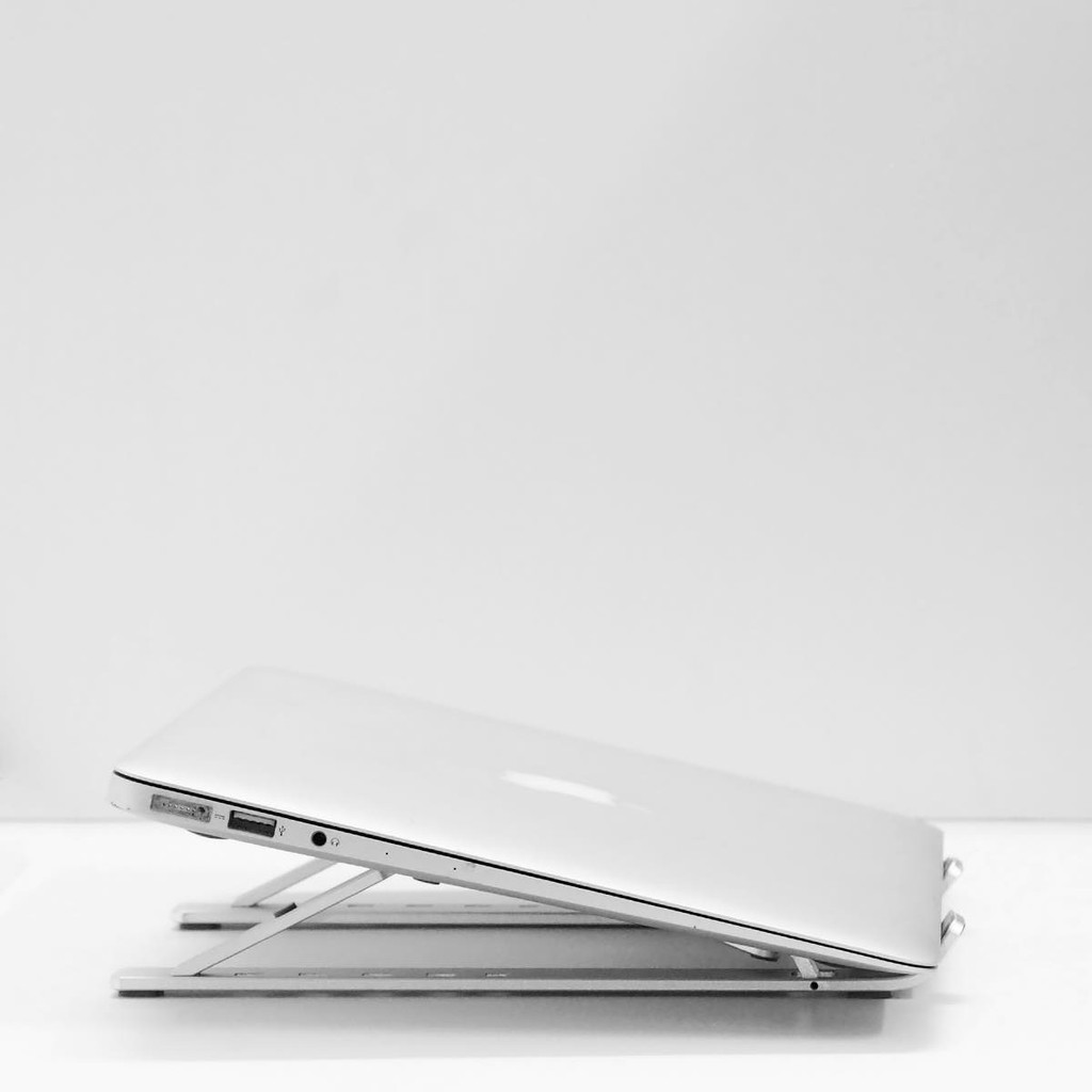 Stand/Giá Đỡ Nhôm Tản Nhiệt Kê Macbook, Laptop Có Thể Gấp Gọn Và Điều Chỉnh 6 Nấc Độ Cao Lucas