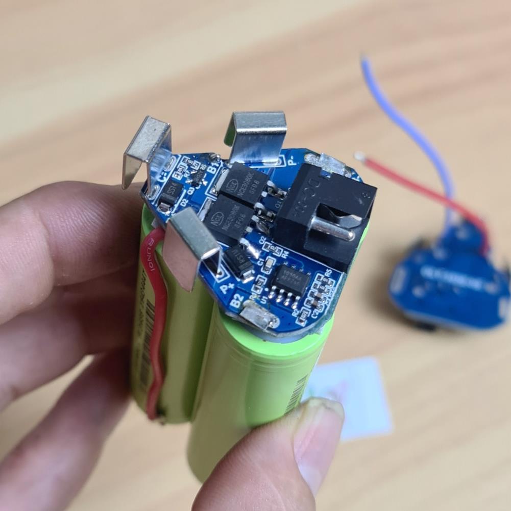 Pin máy khoan Makita 3S 12v 2600mah tam giác. Khối pin 3s 12.6V tam giác thay pin máy bắt vít, pin máy khoan 12v - LIMO