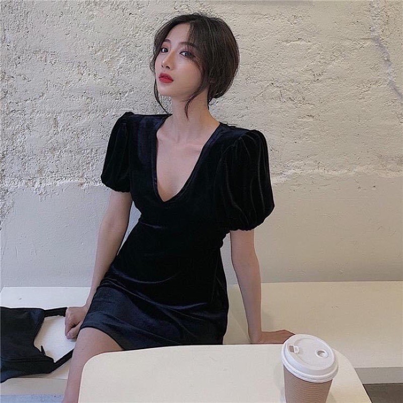 Váy nhung sẻ lưng