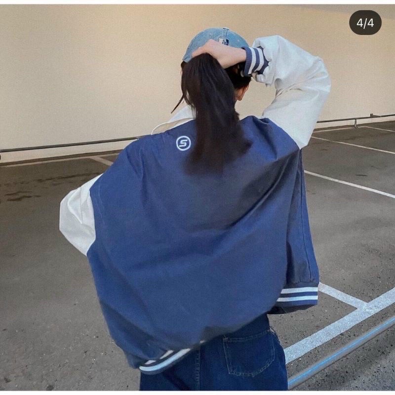 Áo khoác nhung tăm thêu chữ hai lớp tay trắng