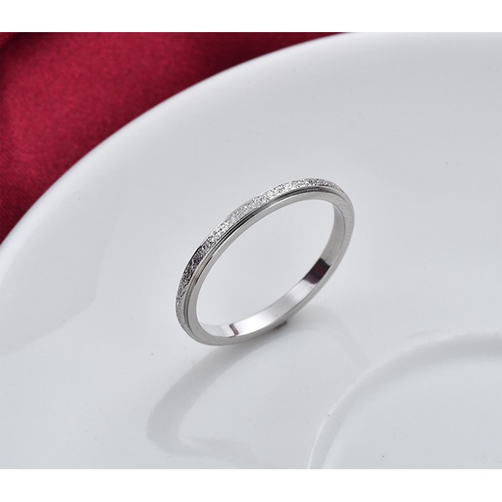 Nhẫn titan bản mỏng 2mm phun cát siêu đẹp, bền màu, hợp thời trang, mang đến vẻ đẹp quyến rũ cho đôi tay của bạn