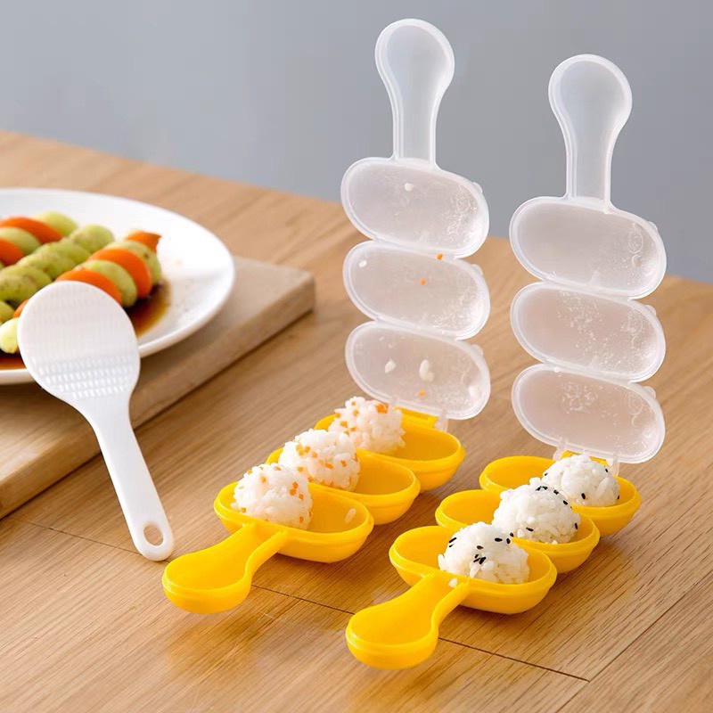 Khuôn cơm lắc tạo hình tròn kèm thìa siêu xinh ko kèm muôi